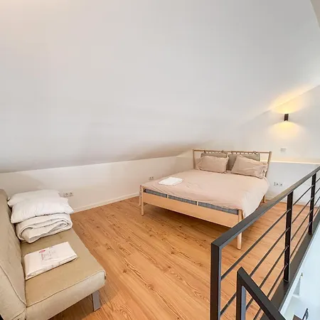 Centrally Located House Up To 5 People In בית נופש