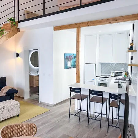 Centrally Located House Up To 5 People In בית נופש *